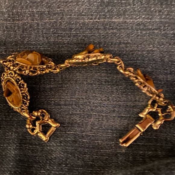 Beautiful Gold Tone Tiger Eye Bracelet - Picture 3 of 3